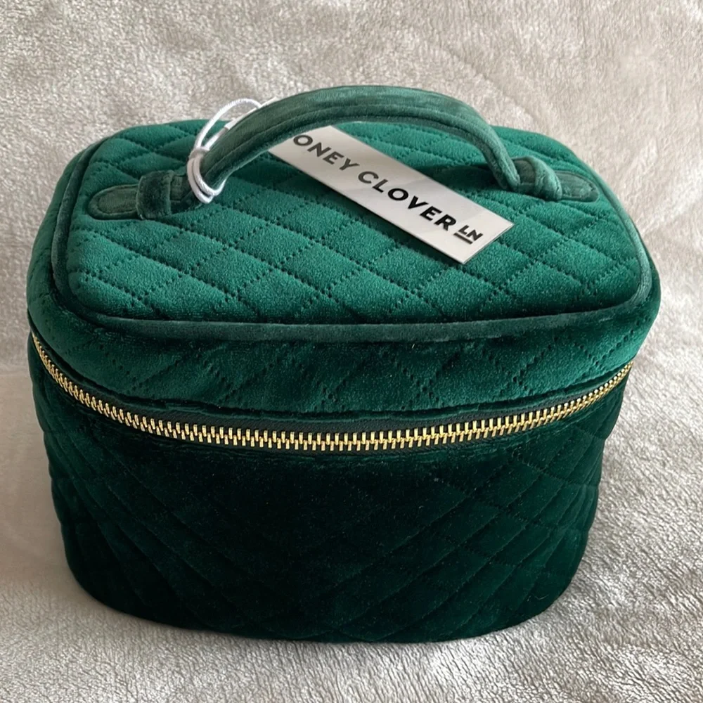 STONEY CLOVER LANE NWT GREEN QUILTED VELVET VANITY CASE